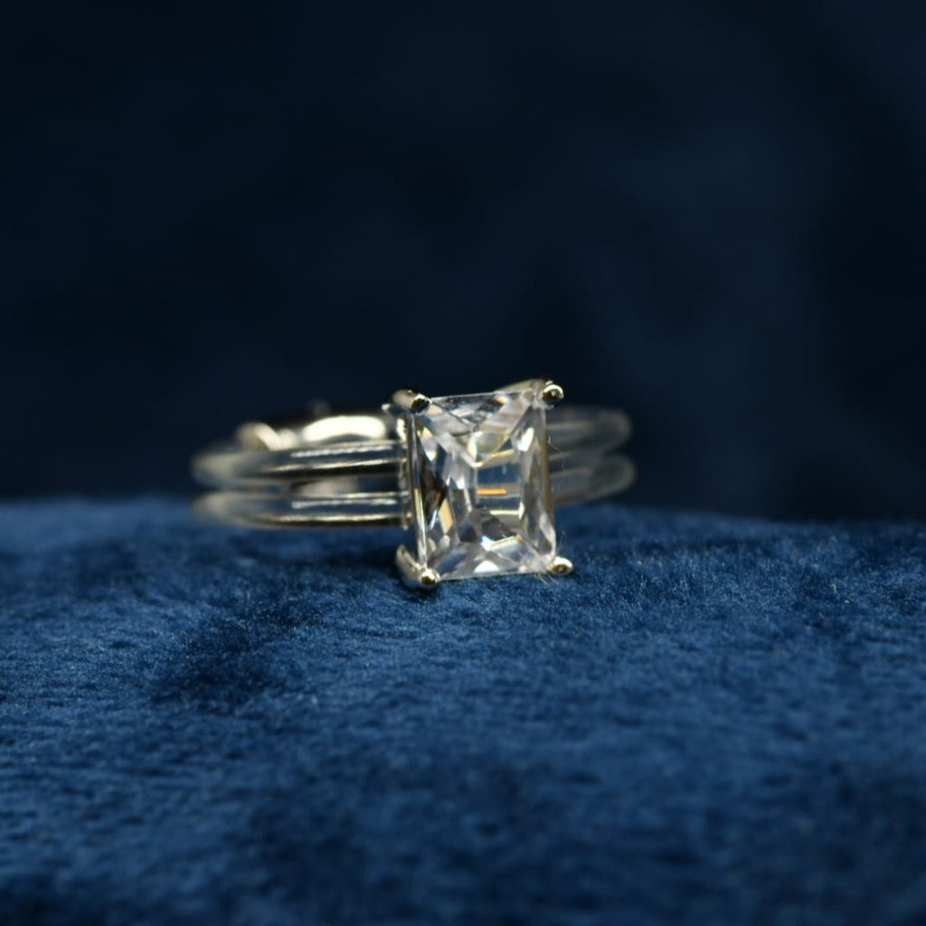 Female ring 032